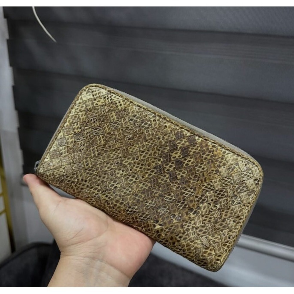 Bottega Veneta Intrecciato leather wallet in Beige SnakeEmbossed Leather - Picture 3 of 15